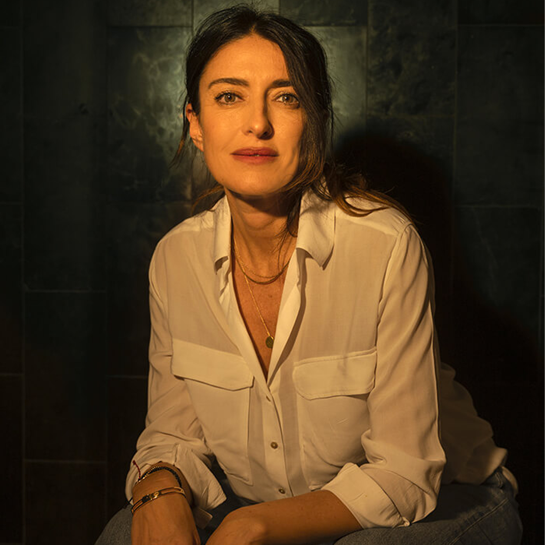 EMANUELA R.